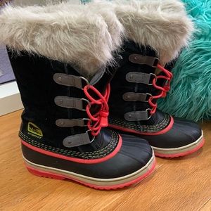 Sorel snow boots size 4